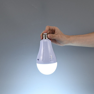 <span class=keywords><strong>Ampoule</strong></span> LED d'urgence avec conception <span class=keywords><strong>rechargeable</strong></span> à double <span class=keywords><strong>batterie</strong></span> détachable pour les marchés nocturnes et l'usage domestique - Product Image 4