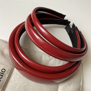 Elegante Retro Rode Zijden Metalen Hoofdband Voor Vrouwen Vintage Moderne Harbour Stijl Witte Wijn Rode Pu Lederen Dames Unieke Accessoire - Product Image 3