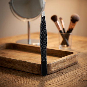 Pinzas para Cejas de Acero Inoxidable con Punta Inclinada, Herramienta de Depilación de Lujo Personalizada, Reutilizable y Antiestática para el Cuidado de la Belleza - Product Image 4