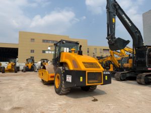 Rouleau compresseur vibrant à tambour unique XS230J d'occasion, 23 tonnes, matériel de compactage de sol et d'asphalte de seconde main - Product Image 3