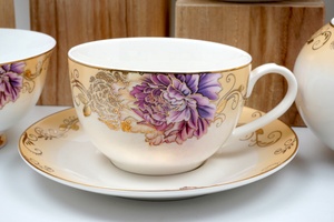 Juego de Vajilla de Porcelana Fina con Diseño de Flores Moradas - Product Image 4