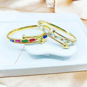 Pulseras de Cristal con Baño de Oro PVD, Acero Inoxidable 316L, Diseño de Flecha, Piedras Multicolores, Joyería de Moda para Mujer - Product Image 1