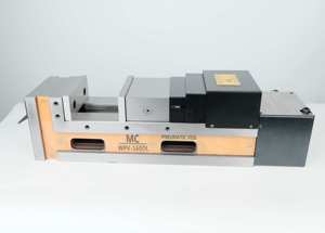 Étau de précision pneumatique-hydraulique robuste WPV-200D pour les opérations de fraisage et d'usinage CNC - Product Image 3