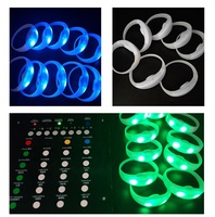 Bracelets LED en silicone personnalisables pour la musique, bracelets lumineux RVB pour les fêtes, vente en gros