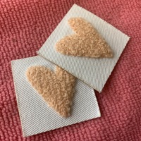 Écusson de broderie en chenille de coton avec logo coeur personnalisé, insigne de serviette de broderie à repasser en chenille pour sweats à capuche