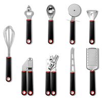 Vente en gros d'accessoires de cuisine en usine Gadgets de cuisine Set Cutter Pizza Peeler Opener Ail Press avec poignée en plastique