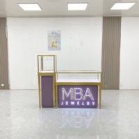 Ensemble de vitrines à bijoux HZD de luxe en fer/acier inoxydable plaqué titane avec éclairage LED pour bijouteries haut de gamme en centre commercial