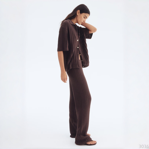 Completo da donna autunnale personalizzabile in maglia <span class=keywords><strong>a</strong></span> costine marrone lavato, due pezzi: top <span class=keywords><strong>a</strong></span> maniche corte con colletto polo e <span class=keywords><strong>pantaloni</strong></span> <span class=keywords><strong>a</strong></span> gamba larga - Product Image 3