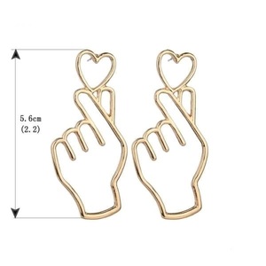 Boucles d'oreilles pendantes fantaisie en forme de cœur creux, design moderne, vente en gros - Product Image 3