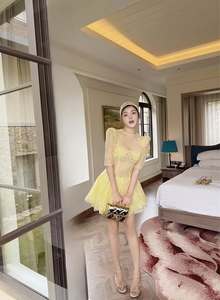 Vestido de Fiesta Elegante de Encaje Amarillo Claro al por Mayor para Mujer, Vestido Mini de Manga Corta con Hombros Descubiertos para Baile de Graduación, Personalizado OEM/ODM, Dulce Estilo Veraniego - Product Image 3