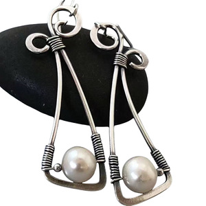Orecchini Pendenti Placcati Argento Ossidato con Perla - Orecchini Retrò con Perle Finte per Donne, Gioielli con Perle Avvolte - Product Image 4