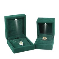 Nouvelle boîte d'emballage de bijoux rectangulaire en velours à motif uni sans fermeture avec anneau lumineux LED pour bracelet, pendentif et collier