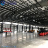 Nave Industrial Profesional de Gran Envergadura con Estructura de Acero Prefabricada y Paneles Sándwich, con Oficina