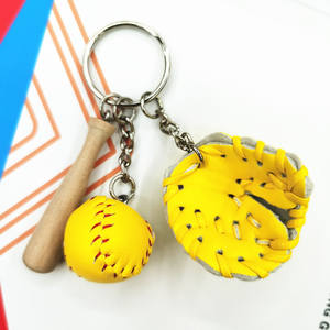 Nouveau <span class=keywords><strong>2022</strong></span> porte-clés <span class=keywords><strong>de</strong></span> Baseball promotionnel gros gant <span class=keywords><strong>de</strong></span> Baseball en bois chauve-souris sport porte-clés porte-clés ensemble bois Baseball porte-clés - Product Image 6