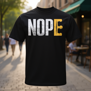 Camiseta Nope No Kings negra unisex para adultos talla mediana con estampado gráfico - Product Image 3