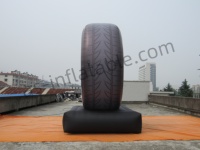 Grand ballon gonflable en forme de pneu pour les concessionnaires automobiles