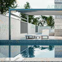 Pergola de luxe motorisée à télécommande en PVC avec toit rétractable en polycarbonate pour l'extérieur