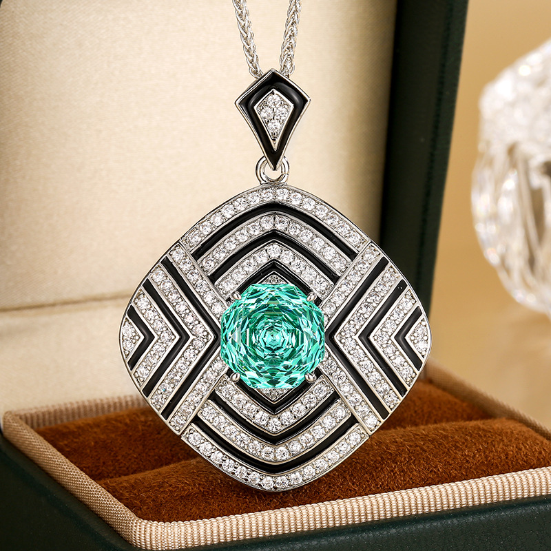 Para green pendant with Chopin chain
