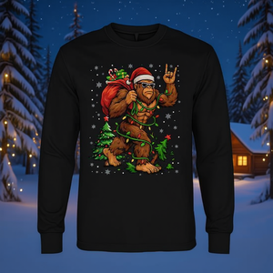 Santa Bigfoot Christmas Tree Xmas Lights Sasquatch Camiseta de manga larga para hombre - Product Image 3