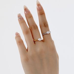 Bague de fiançailles Dylam Classic Collection en argent sterling 925, sertie d'un zircon cubique 5A de 1 carat, forme ovale marquise étincelante. - Product Image 2