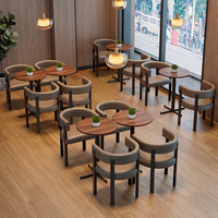 Ensemble de mobilier de bistro en gros, table ronde 2 places, chaises avec accoudoirs en cuir, adapté aux pizzerias, cafés et restaurants