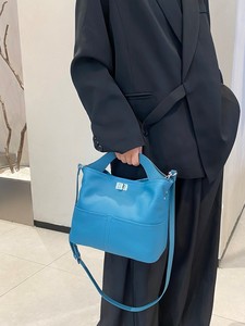 Sacs à bandoulière en cuir véritable imperméables pour femmes, avec doublure en polyester, sacs à main souples en cuir de vachette, vente en gros - Product Image 3