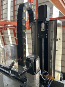 Machine de fraisage et de perçage automatique de profilés en aluminium à double tête de haute précision pour le traitement des portes et fenêtres en aluminium CNC - Product Image 4
