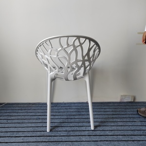 Venta caliente moderno negro barato apilable PP árbol comedor silla diseño al aire libre restaurante café plástico <span class=keywords><strong>terraza</strong></span> silla - Product Image 4