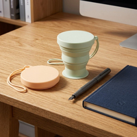 Mug de voyage pliable en silicone, directement de l'usine, avec couvercle et cordon, anti-fuite, sans BPA, moderne, portable, pliable, pour le camping et les activités de plein air