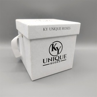 Boîtes cadeaux en velours noir avec logo estampé, emballage floral, boîte cadeau carrée blanche pour roses, laminage mat, gaufrage, revêtement UV recyclé