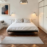 Base de Cama de Acero Estilo Mid-Century Meida con Espacio de Almacenamiento, Estructura de Suspensión Cromada Elegante, Diseño Curvo para Dormitorio