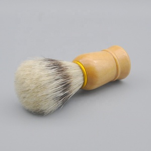 Blaireau <span class=keywords><strong>de</strong></span> rasage humide avec manche <span class=keywords><strong>en</strong></span> <span class=keywords><strong>bois</strong></span> Produit <span class=keywords><strong>en</strong></span> <span class=keywords><strong>bois</strong></span> durable - Product Image 4