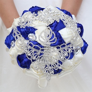 <span class=keywords><strong>Bouquet</strong></span> <span class=keywords><strong>de</strong></span> <span class=keywords><strong>mariée</strong></span> en soie rose et cristal, <span class=keywords><strong>bouquet</strong></span> <span class=keywords><strong>de</strong></span> <span class=keywords><strong>mariée</strong></span> à la main pour mariage - Product Image 1