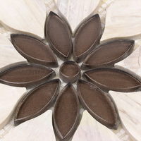 Mosaïque de marbre à jet d'eau de style moderne, forme de fleur, surface polie, pour la décoration murale intérieure des salles de bain des hôtels, garantie 5 ans