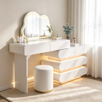 Coiffeuse moderne blanche de luxe en bois massif personnalisable et durable avec miroir LED éclairé, meuble de rangement et tabouret