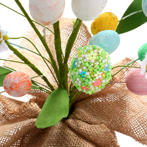 Décoration de bureau LANJO : Mini-arbre artificiel avec branches de tulipes et œufs de Pâques pastel pour l'affichage des fêtes de printemps et de Pâques - Product Image 3