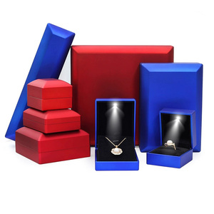 Boîtes à bijoux élégantes EVERWIN LED avec couvercles, en couleurs unies, pour ranger bagues, bracelets, pendentifs et autres bijoux. - Product Image 2