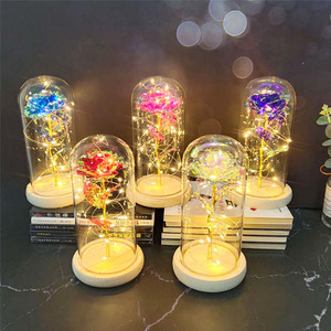 Fleur artificielle feuille d'or <span class=keywords><strong>Rose</strong></span> <span class=keywords><strong>rouge</strong></span> <span class=keywords><strong>la</strong></span> <span class=keywords><strong>belle</strong></span> <span class=keywords><strong>et</strong></span> <span class=keywords><strong>la</strong></span> bête <span class=keywords><strong>Rose</strong></span> fleur éternelle dans un dôme de verre léger - Product Image 3