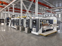 Production de boîtes en carton ondulé avec impression flexographique, rainurage, découpe, pliage, collage, cerclage, et boîtier de pompe PLC en bois