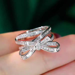 Anillo de Diamantes T0907 en Oro Blanco, Corte Baguette Natural, Color G, Anillo de Compromiso para Mujer - Product Image 5