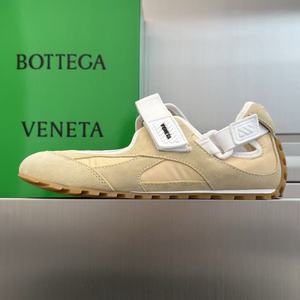 Новинка 2026: Самые модные женские кроссовки Bottega Veneta Orbit Flash Mary-Jane на плоской подошве - Product Image 1
