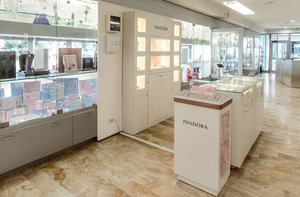 Vitrine à bijoux personnalisable, écologique et durable, avec éclairage LED, étagères à niveaux en verre, facile à nettoyer, personnalisable - Product Image 4