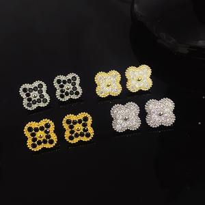 Aretes de Botón de Trébol de Cuatro Hojas de <span class=keywords><strong>Oro</strong></span> de Diseñador Trébol Negro de Marca de Lujo Estilo Van con Perlas, Diamantes y Circonitas - Product Image 3