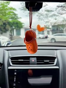 Porte-clés Mini Sandales en Caoutchouc à Livraison Rapide, Porte-clés Drôle en Forme de <span class=keywords><strong>Chaussure</strong></span> pour Sacs, Portefeuilles, Bagages, Porte-clés Mignon en Silicone pour Sandales à Trous, Prêt à Expédier (RTS) - Product Image 6
