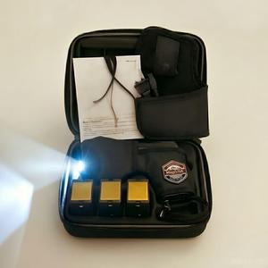 ไฟฉาย LED แบบกำหนดเองสำหรับขายส่ง Long Distance MagiUSA X26 ไฟฉายโปรโมชั่นสำหรับใช้งานกลางแจ้ง พร้อมรีโมทคอนโทรล ฟังก์ชั่นกระพริบแบบกำหนดเอง - Product Image 1