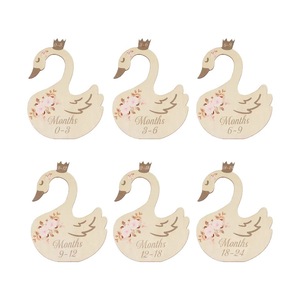 Divisor de ropa de madera con forma de cisne, etiqueta de clasificación para ropa de bebé, calendario UV de hitos de bebé de madera - Product Image 5