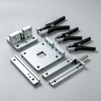 Fixation précise des composants électroniques pour des procédures d'assemblage et de test électriques avec jig et dispositif de fixation, jig d'assemblage