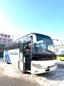 Autobús Diésel de Gran Tamaño de 62 Asientos para Transporte de Pasajeros en Aeropuertos y Hoteles de Alta Calidad, Fabricado en China - Product Image 1