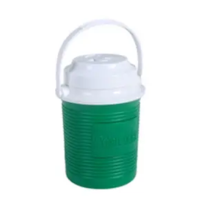 Mini jarra de agua aislada de plástico, 2,3l