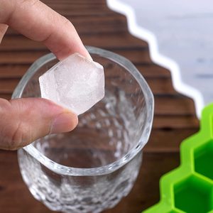 Moules à glaçons hexagonaux de qualité supérieure, 32 cavités, en silicone, écologiques, en forme de nid d'abeille, avec couvercle hermétique - Product Image 3